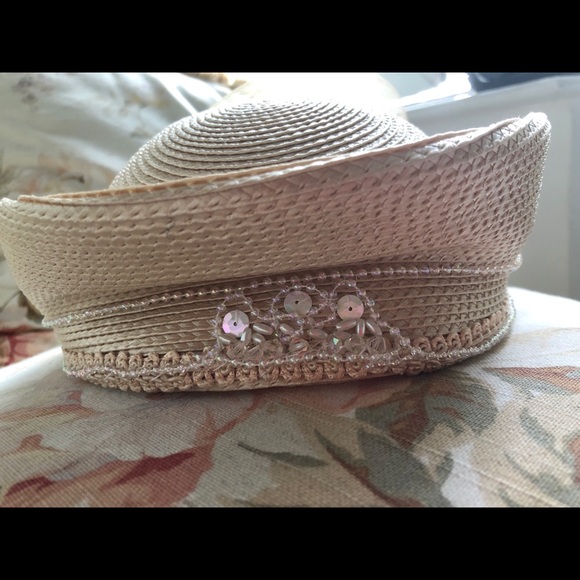 Fancy hat - Picture 2 of 5